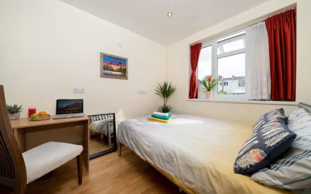 F5 Private Double Room (Sandycroft Guest House)