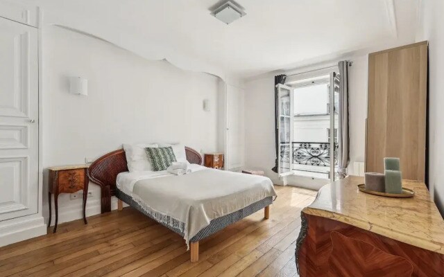 Stylish 3BR Near Tuileries Gardens