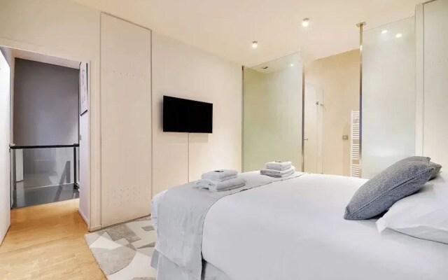 Fabulous House : a Gem in Chic Western Paris