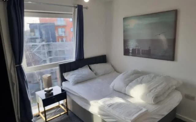 Impeccable 2-bed Apartment in Salford