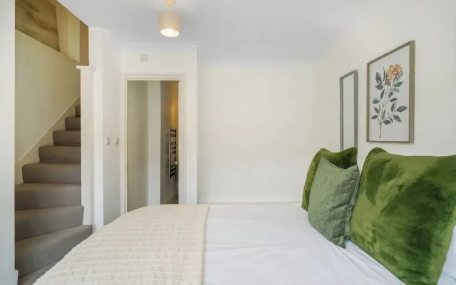 Hans Road Flat