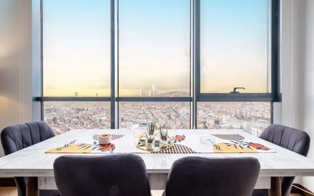 Charming Flat With City View in Atasehir