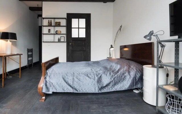 The Black Canal view private studio