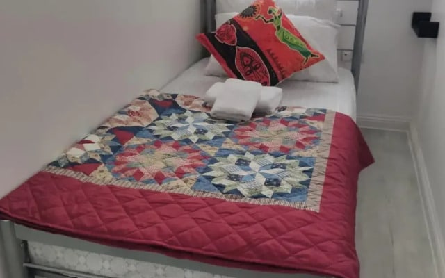 Apartment - Sleeps 5 - Parking - Station Close