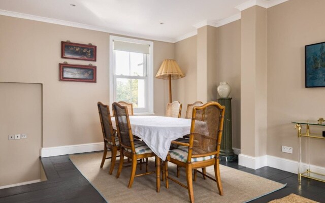 The Thames Embrace 3 BR & Garden House