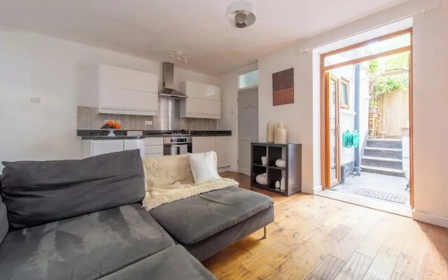 Stratford - Apartment - Sleeps 3 - Great Location
