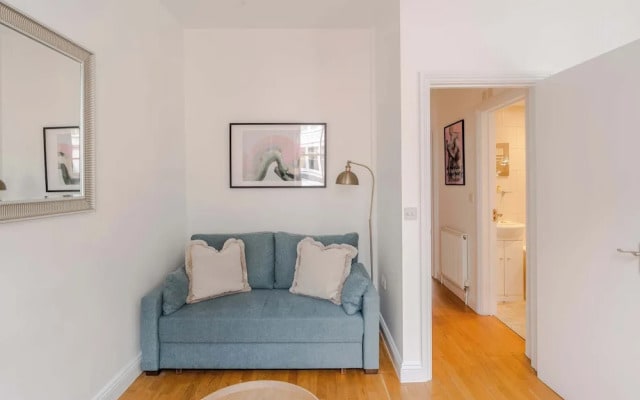 Dionysus' Den - Fitzrovia - by Frankie Says