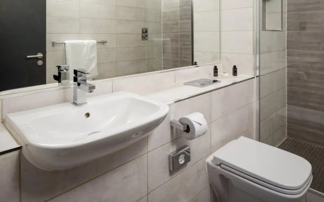 Апарт-отель Roomzzz Nottingham City