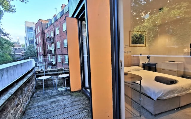 Double Room with Balcony - 3b