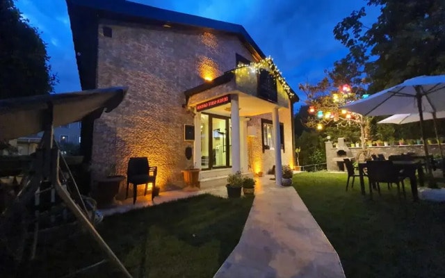 Beren Suit Garden