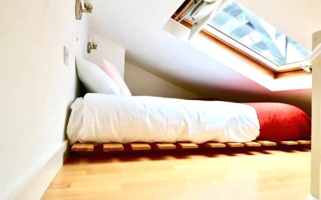 HFS Studio Next To Hydepark L27
