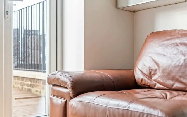 Modern Studio With Terrace in Marylebone