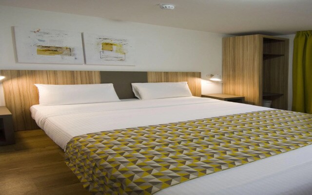 Отель Lodge In Paris 13 