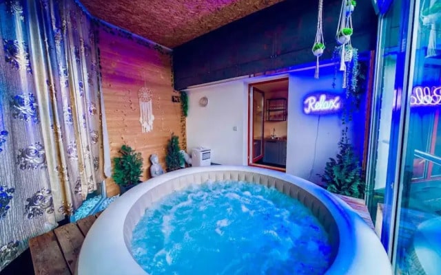 Wagner Stays - Casino Royal Romantic 4BD - Rooftop - Whirlpool - Games