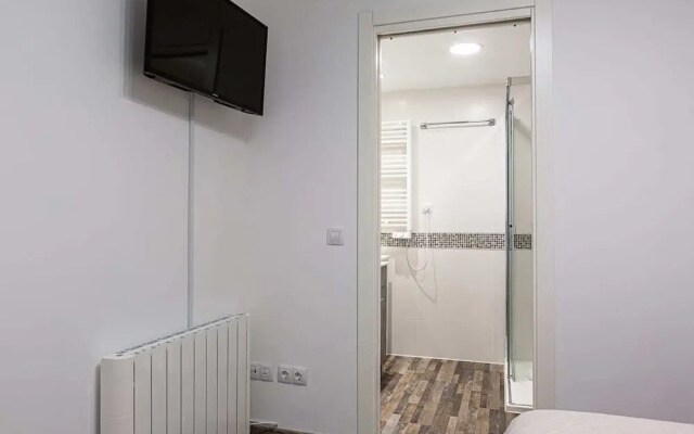 Two Bedroom Duplex for 9 in Hortaleza near Metro