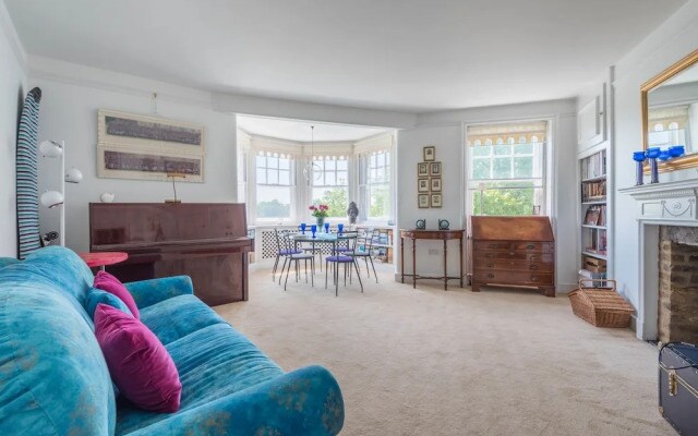 Charming Chelsea Apartment overlooking the Thames