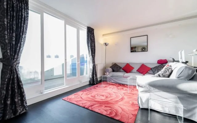 Olympia 2 Bed Duplex by BaseToGo