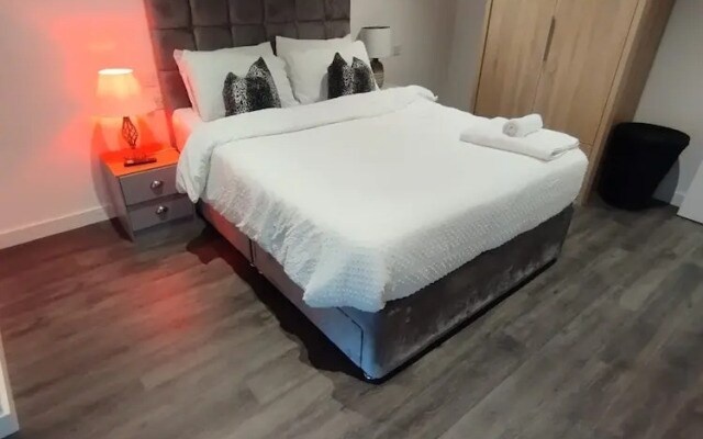 Immaculate 3-bed Apartment Homes in London