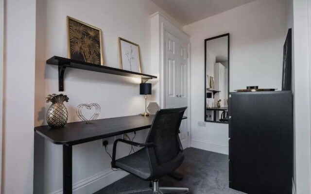 Newly Refurbished Sylish Hull 3 Bed Apartment