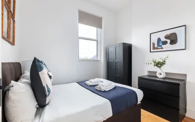 City Apartment - Sleeps 4 & Free Parking