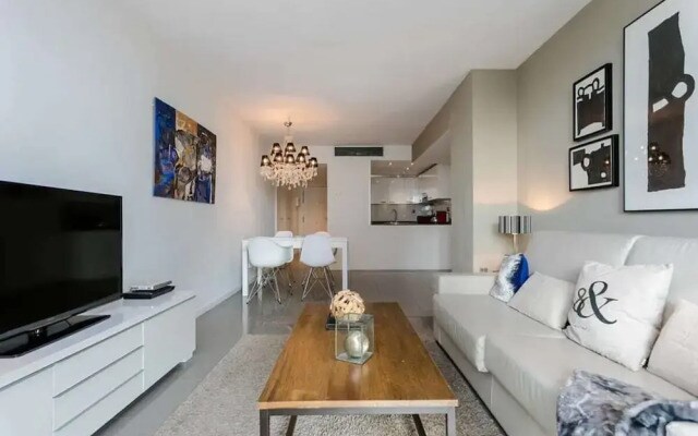 Stylish 2bed/2bath With Swimming Pool