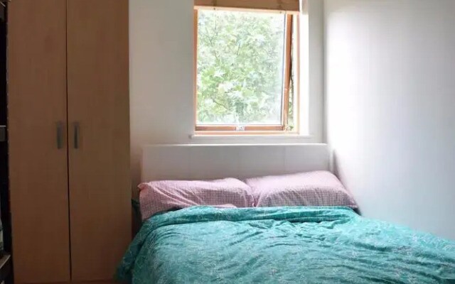 2 Bedroom Apartment With Balcony and Park Views