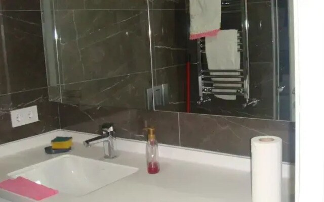 İstwest Suits