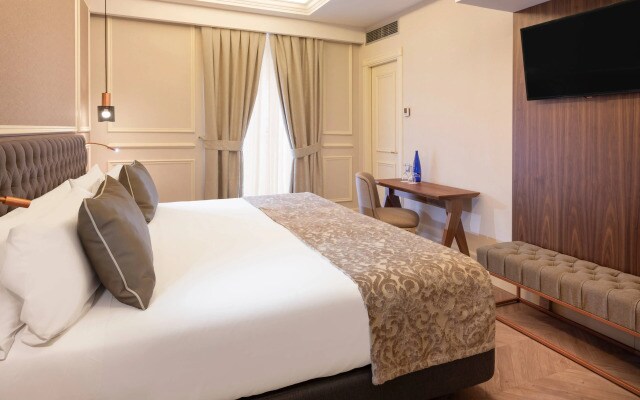 Catalonia Las Cortes Hotel