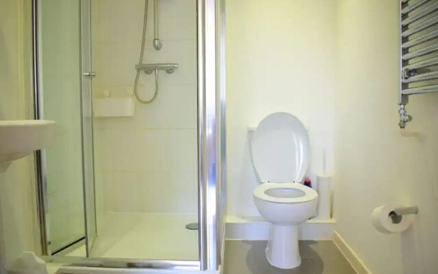 2 Bedroom Apartment with Private Balcony - Sleeps 5