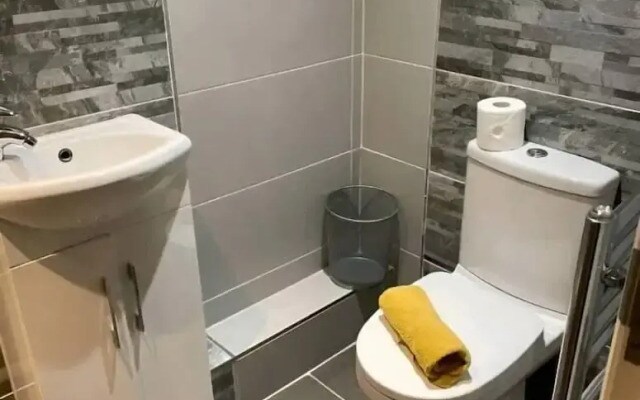 City Centre Duplex Sleeps 4 H1