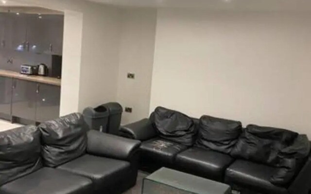 Extra Large Six Bed Six Bath Townhouse