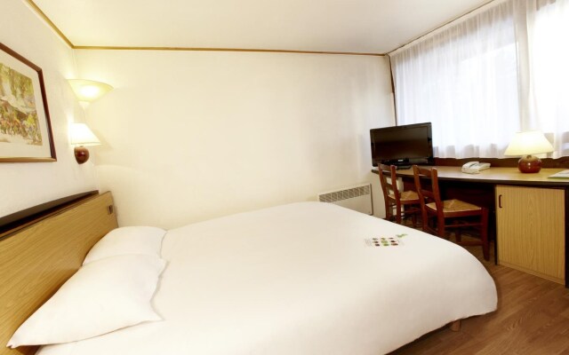 Kyriad Le Blanc Mesnil Hotel