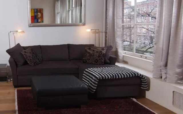 Pied a Terre Water