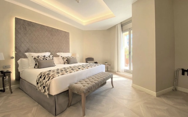 Lamaro Hotel
