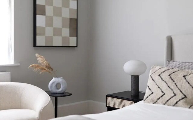The Primrose Hill Hideaway - Modish 1bdr Flat