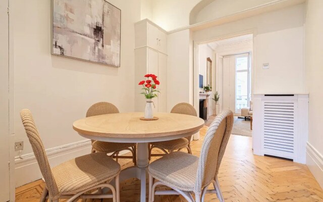 Beautiful Belgravia by Underthedoormat