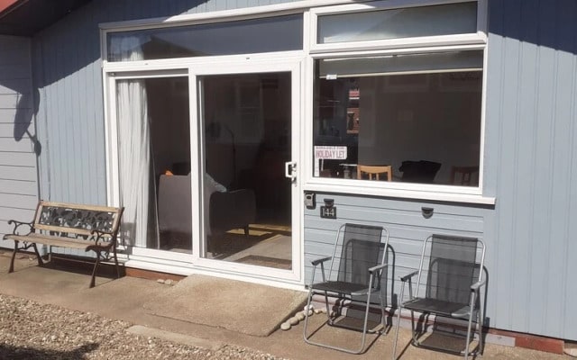 2-bed Chalet, pet Friendly, Close to Beach