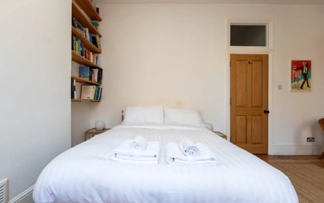 Spacious 2BD Flat By Regents Park & Camden Town!