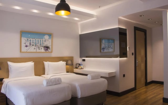Four-G Hotel