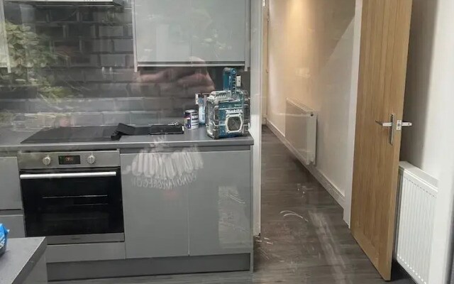 Shawforth - 2 Beds - Sleeps 4 - Street Parking