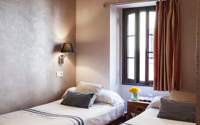 AinB Las Ramblas-Guardia Apartments
