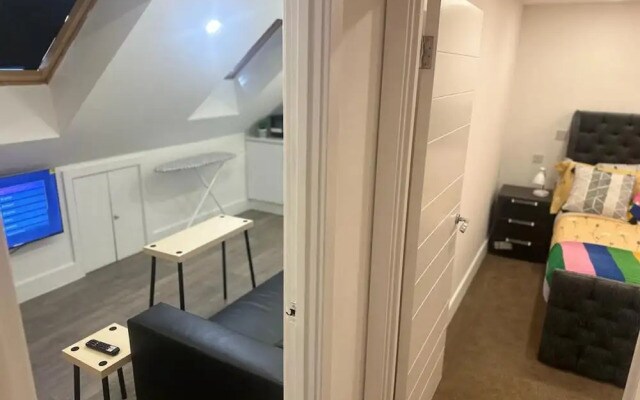 1 Bed Flat - Sleeps 2 - Pets - Garden - Parking