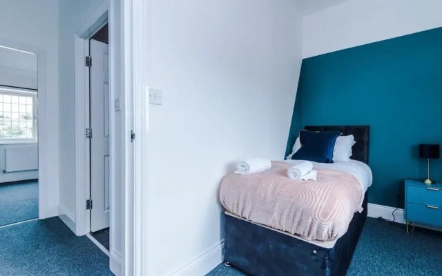 Lovely 4 Bed Litherland Apartment
