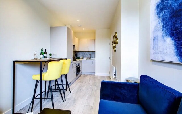 Beautiful 1-bed Apartment in Cheam, Sutton