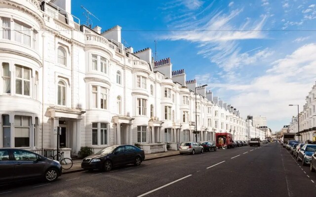 The Gloucester Terrace Nest - CB