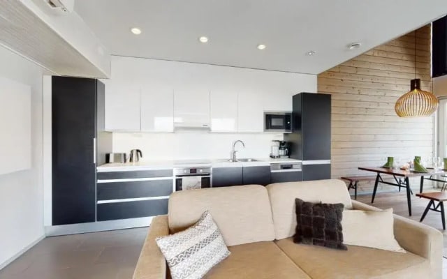Sandy Kelt, Irish House Apartments