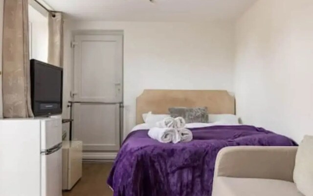Kingston Richmond Lux Brand new Studio