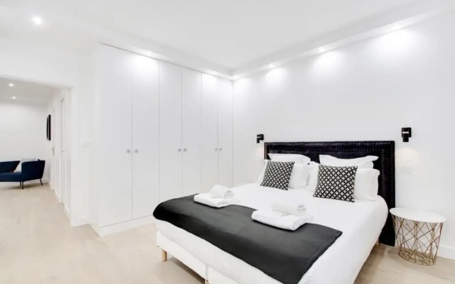 Trocadero/ Eiffel Tower - 3 Bedrooms- All New!