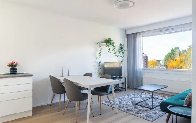1BR Apartments next to Railway Station, Free Parking, Balcony