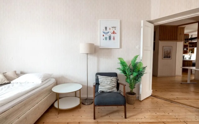 2ndhomes Bright 125m2 4BR Center Apt